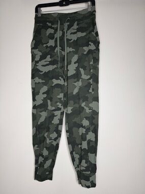 Lululemon camo joggers align size 6